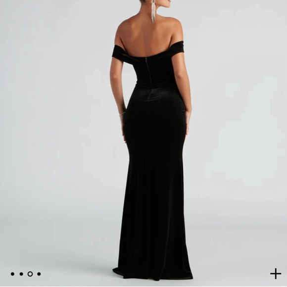 Windsor Black Velvet Gown w/ Deep Plunge, Leg Slit, Off Shoulder. Size X-Large - Picture 2 of 7